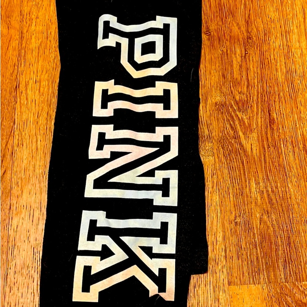 Gently used pair of vs/pink large cotton leggings